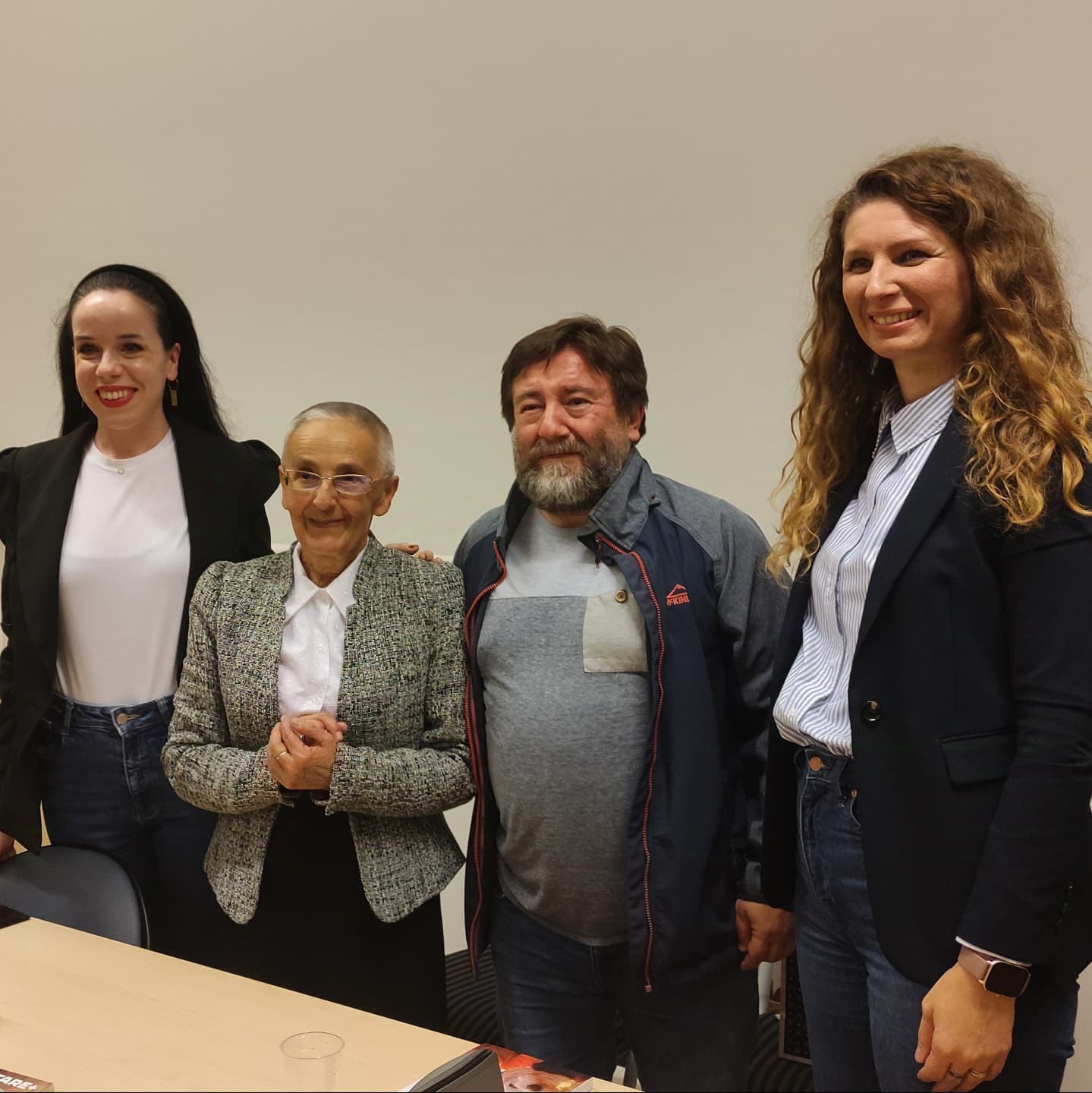 Iznimno posjećena pjesnička večer s Mariom Kovačem