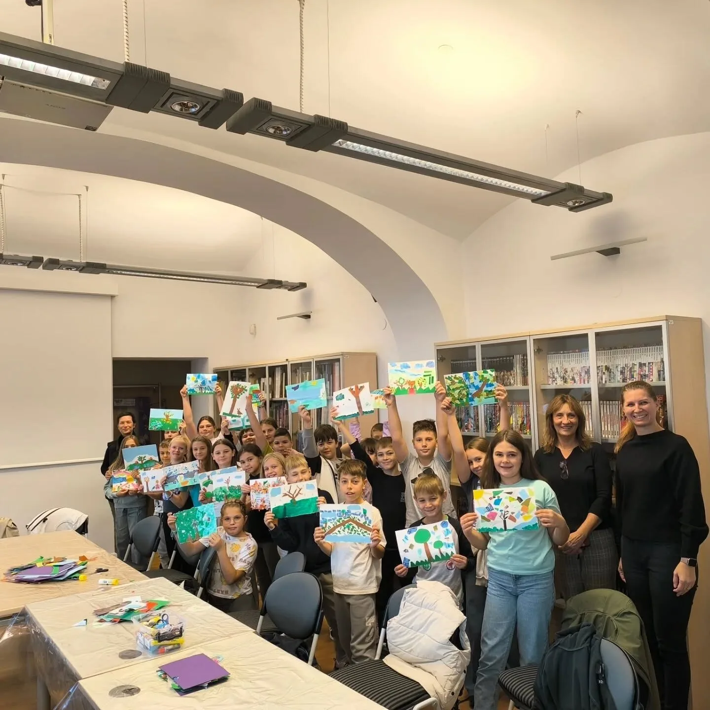 Čitateljsko-likovna rapsodija u knjižnici