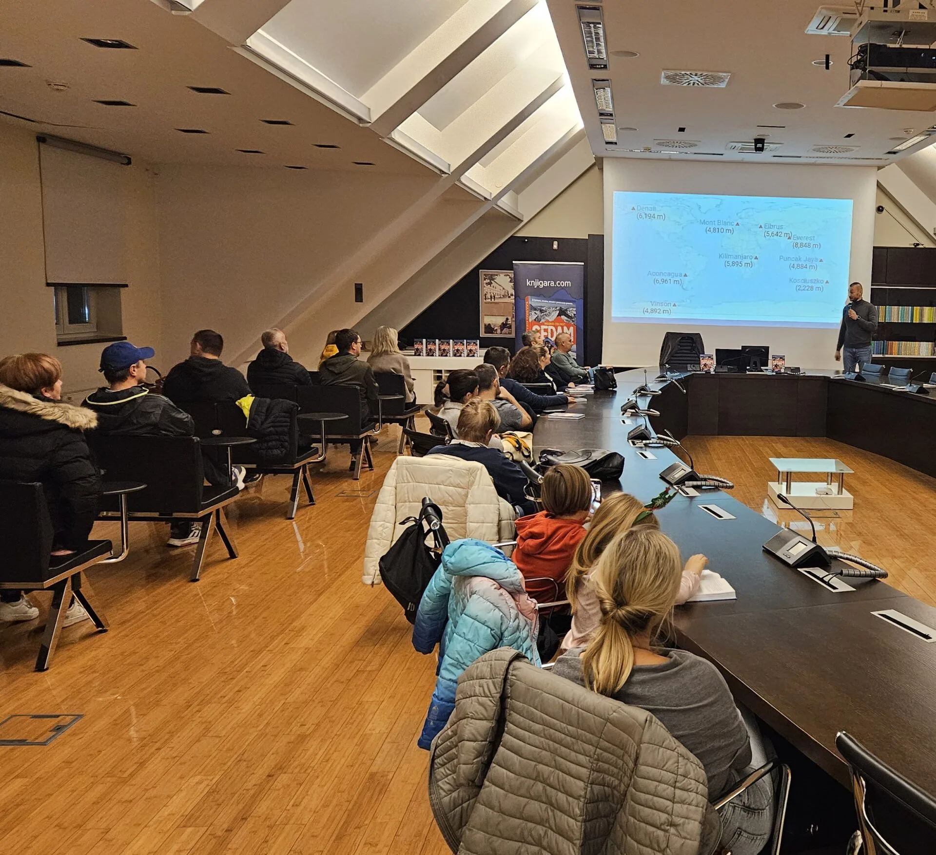 Održano izvrsno putopisno predavanje i promocija knjige “Sedam (vrhova)” Maria Celinića