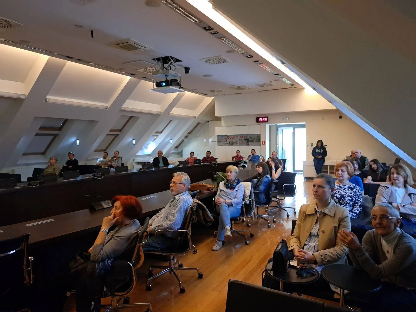 Održano izvrsno predavanje Zvonka Trdića “Velebit; putopisni vremeplov”